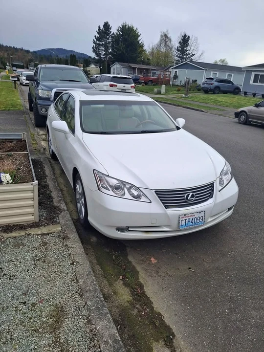 2008 Lexus ES 5th Gen - Image 2 of 10