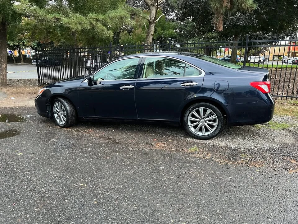 2008 Lexus ES 4th Gen - Image 2 of 13