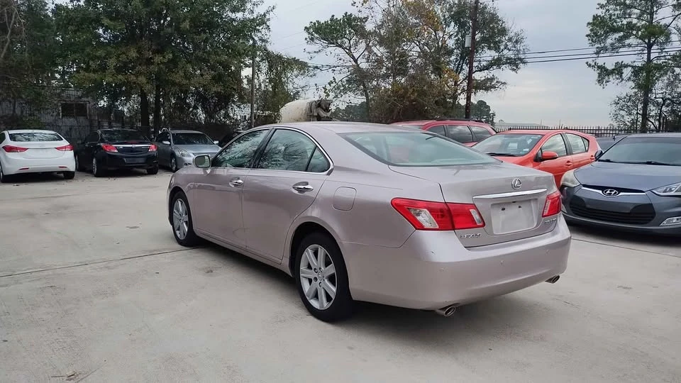 2008 Lexus ES 5th Gen - Image 5 of 10