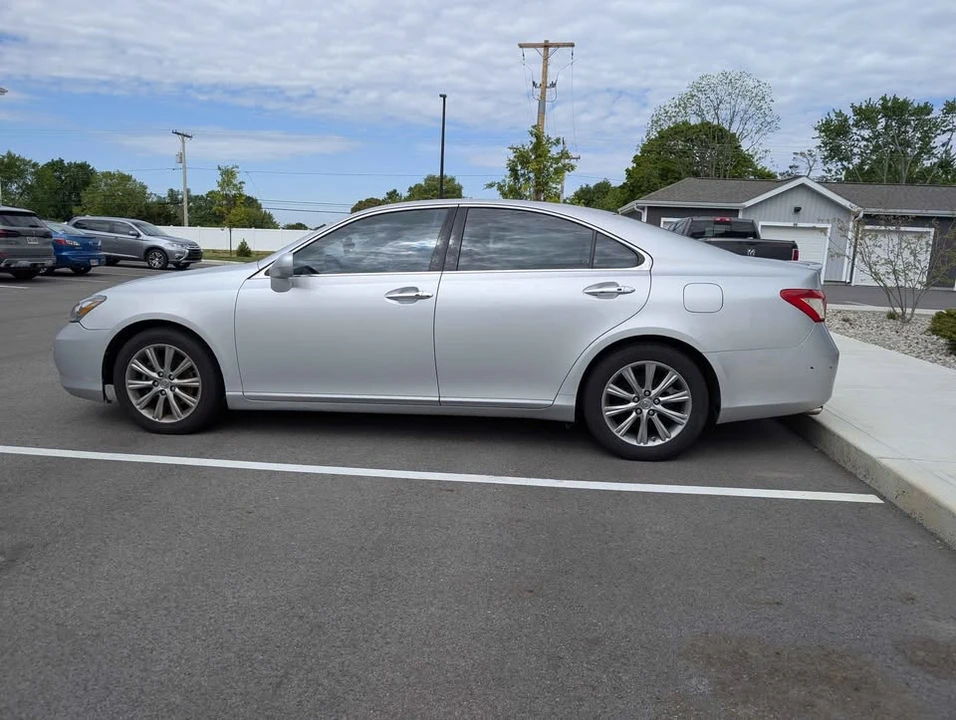 2008 Lexus ES 5th Gen - Image 2 of 12