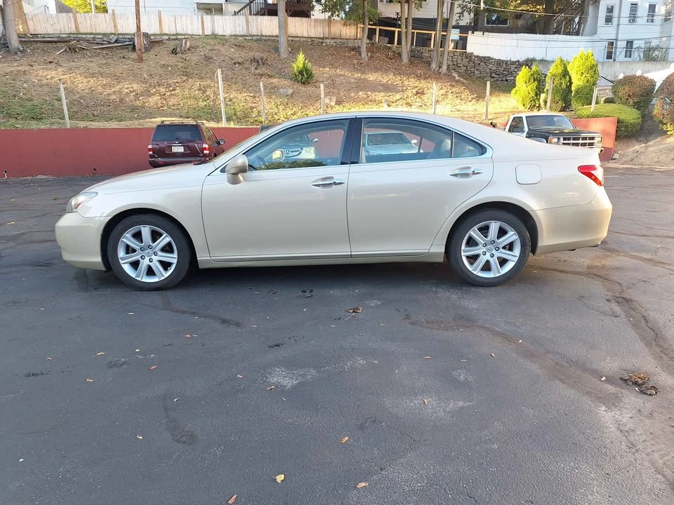 2008 Lexus ES 4th Gen - Image 5 of 17