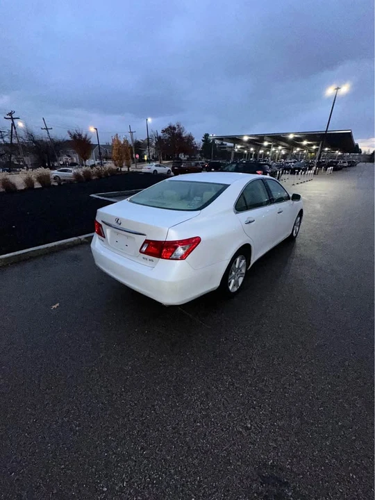 2008 Lexus ES 5th Gen - Image 5 of 15