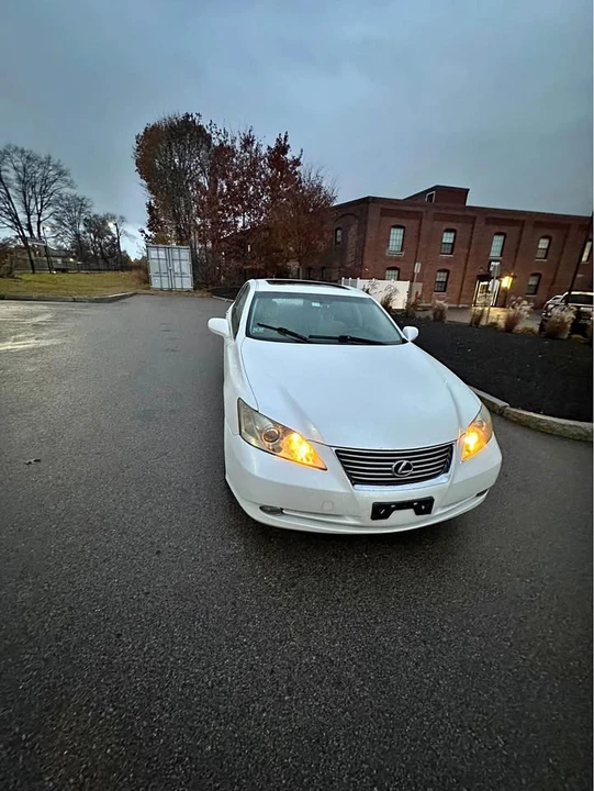 2008 Lexus ES 5th Gen - Image 2 of 15