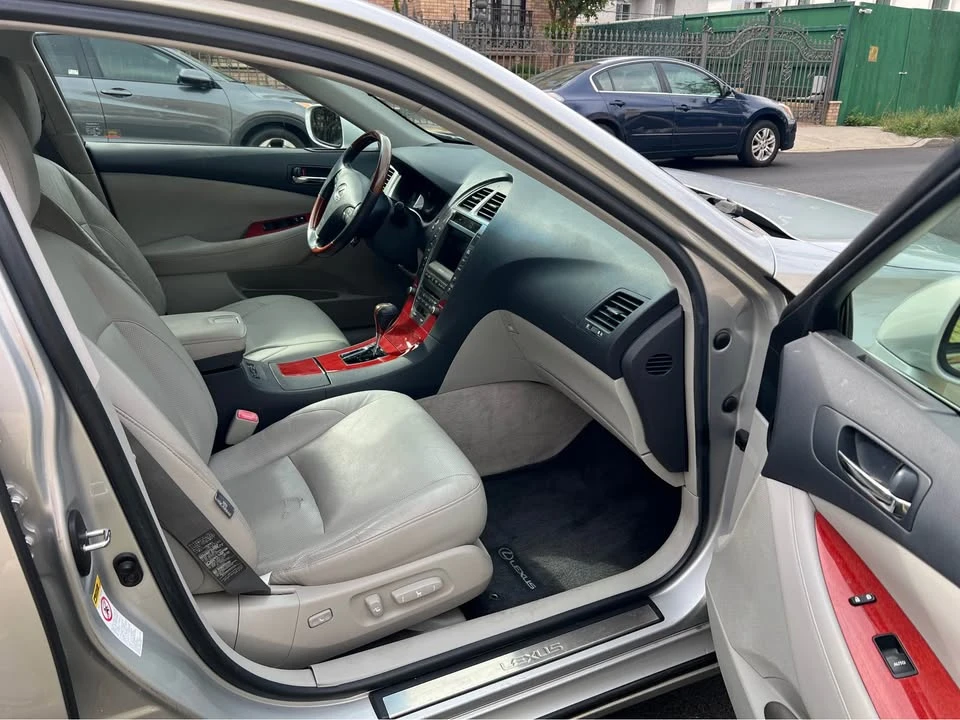2008 Lexus ES 5th Gen - Image 11 of 20
