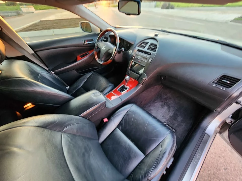 2008 Lexus ES 4th Gen - Image 11 of 19
