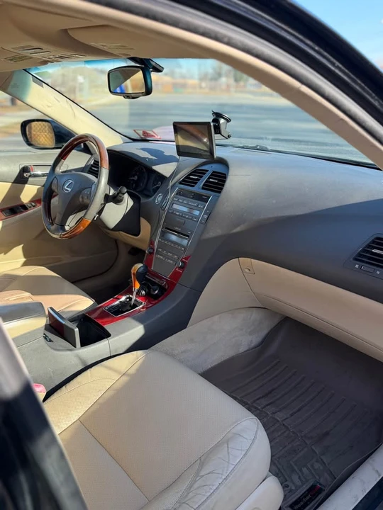 2008 Lexus ES 4th Gen - Image 9 of 11