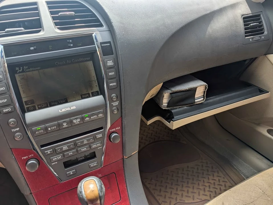 2008 Lexus ES 5th Gen - Image 15 of 18