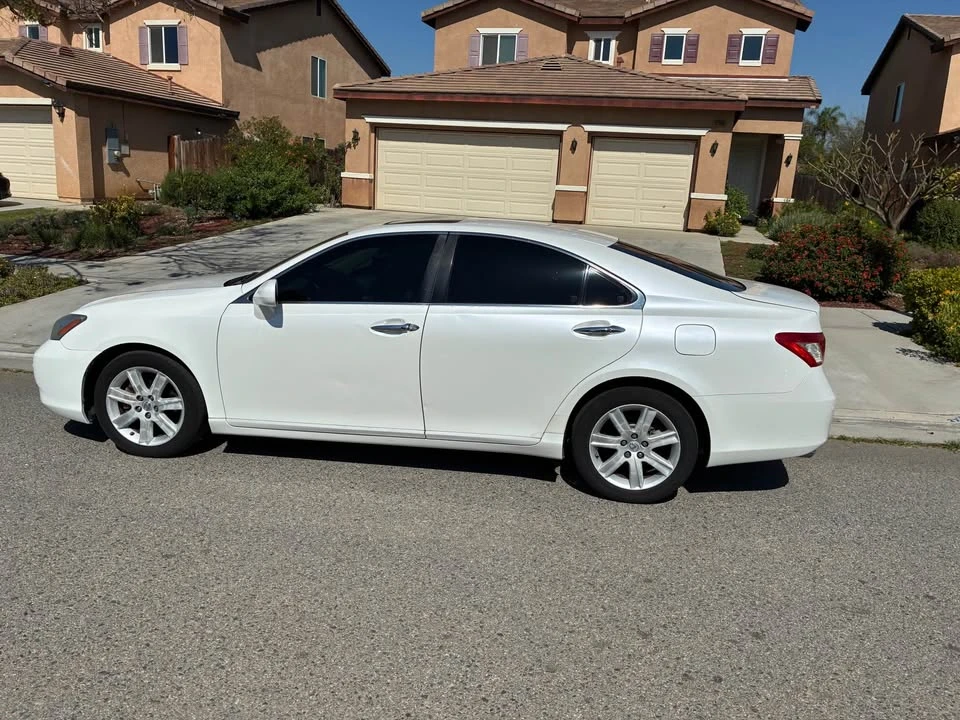 2008 Lexus ES 5th Gen - Image 2 of 10