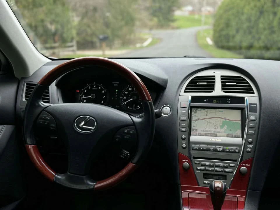 2008 Lexus ES 5th Gen - Image 10 of 13