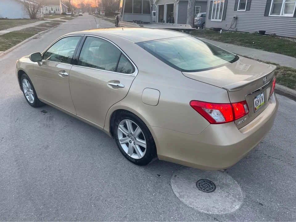 2008 Lexus ES 5th Gen - Image 2 of 10