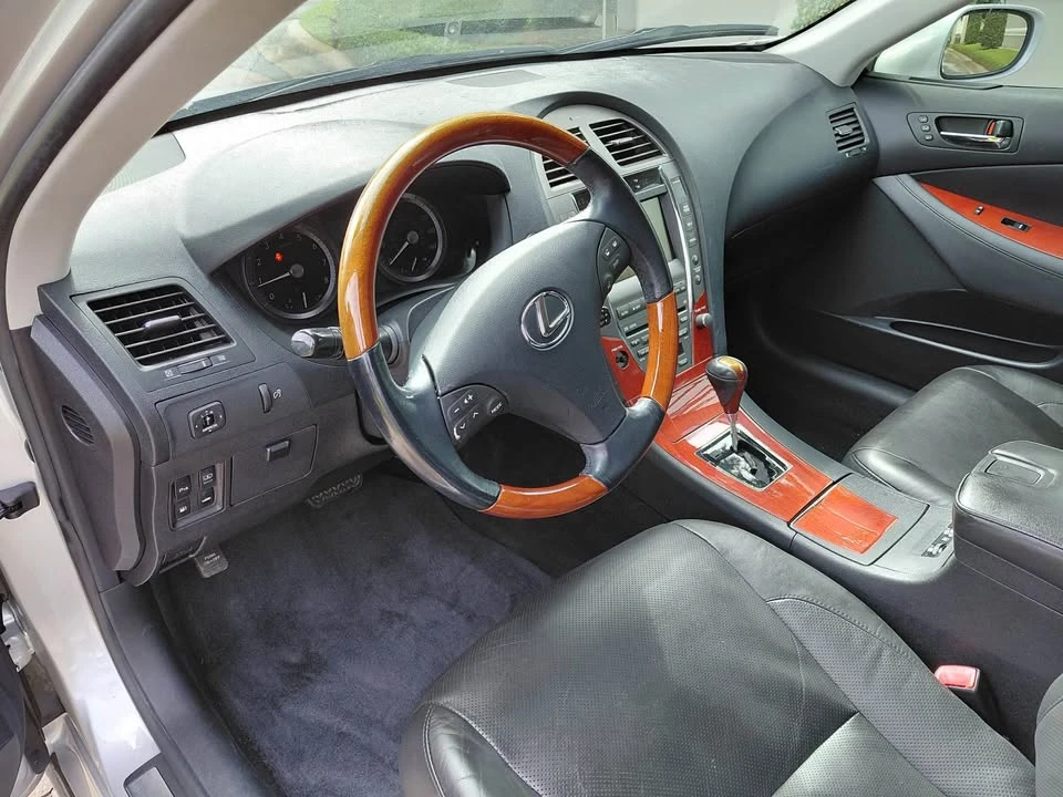 2008 Lexus ES 5th Gen - Image 8 of 17