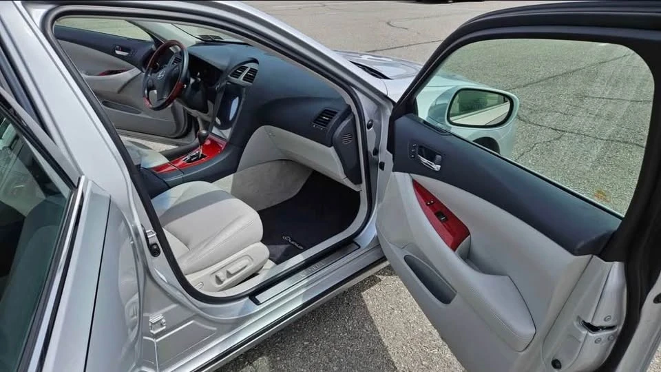 2008 Lexus ES 5th Gen - Image 9 of 15