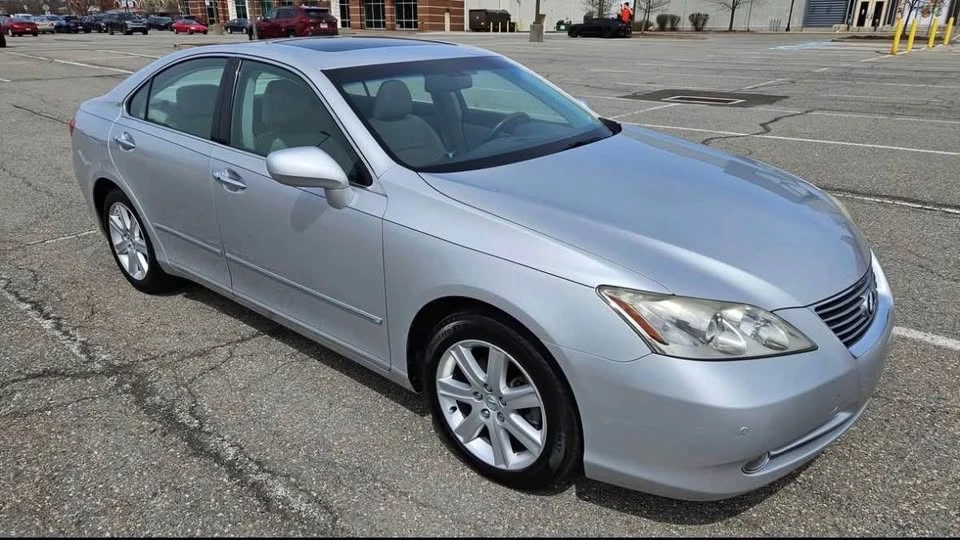 2008 Lexus ES 5th Gen - Image 2 of 15