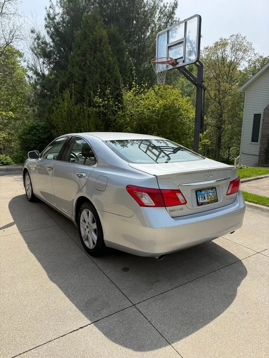 2008 Lexus ES 5th Gen - Image 3 of 9