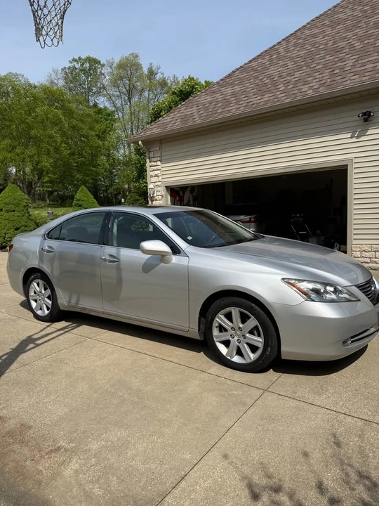 2008 Lexus ES 5th Gen - Image 2 of 9