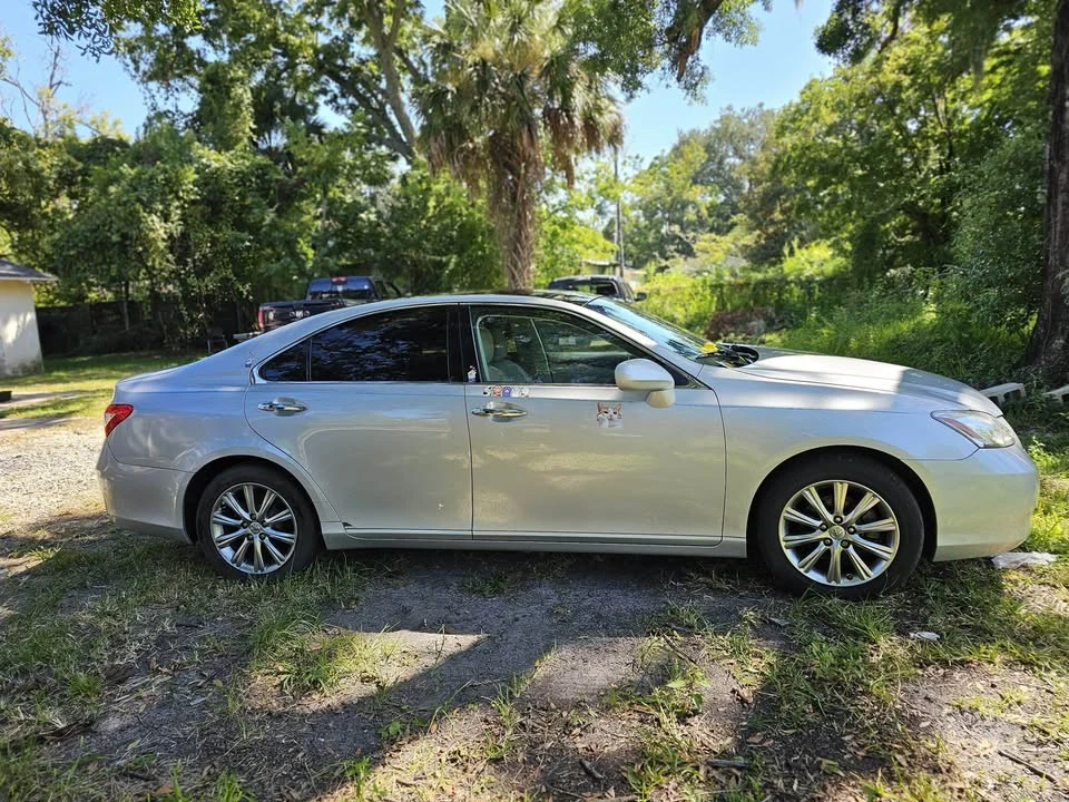 2008 Lexus ES 4th Gen - Image 2 of 4