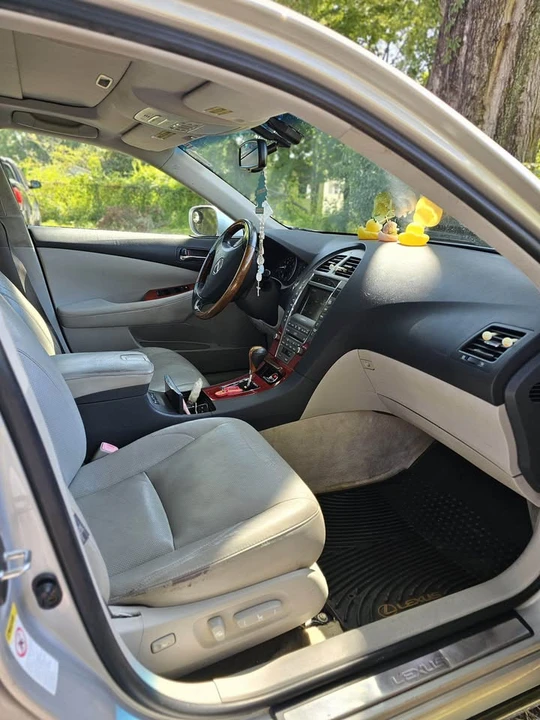 2008 Lexus ES 4th Gen - Image 4 of 4