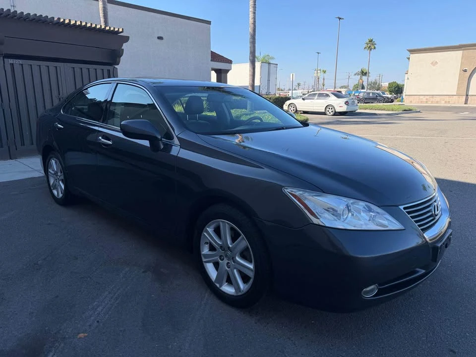 2008 Lexus ES 4th Gen - Image 2 of 11