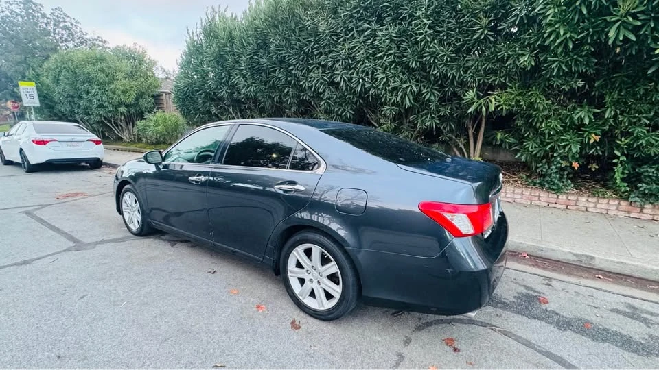 2008 Lexus ES 5th Gen - Image 2 of 12