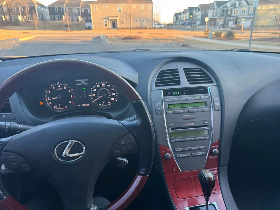 2008 Lexus ES 5th Gen - Image 13 of 19