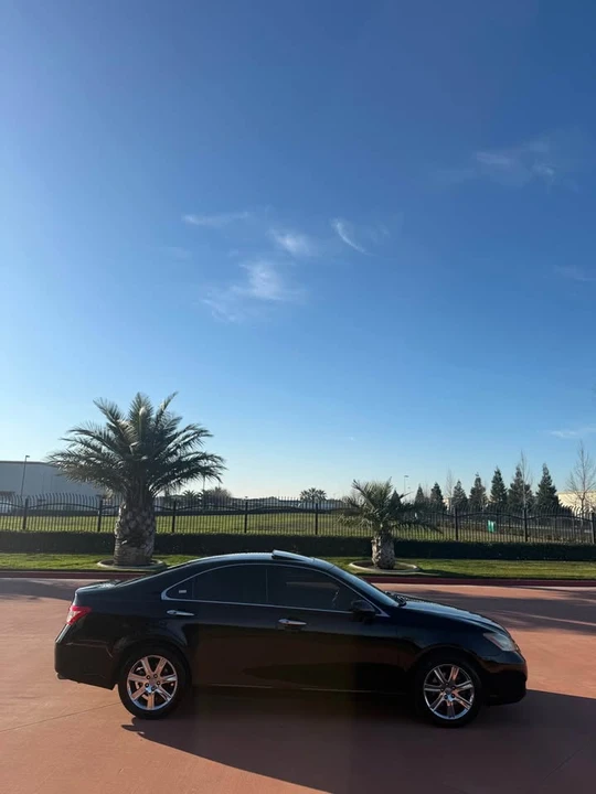2008 Lexus ES 5th Gen - Image 2 of 9
