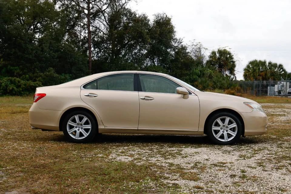 2008 Lexus ES 4th Gen - Image 2 of 16