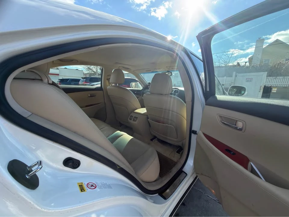 2008 Lexus ES 5th Gen - Image 10 of 14