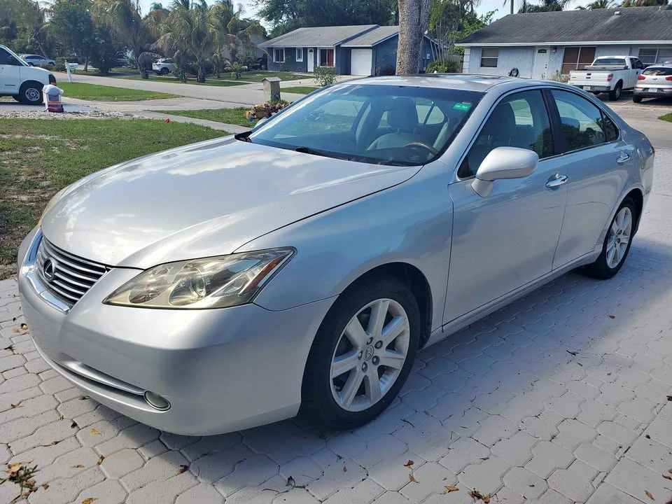 2008 Lexus ES 5th Gen - Image 2 of 9
