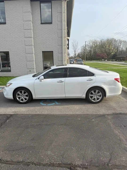 2008 Lexus ES 5th Gen - Image 2 of 10