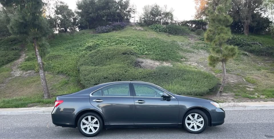 2008 Lexus ES 5th Gen - Image 2 of 8