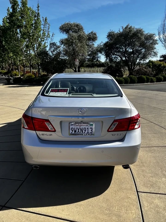 2008 Lexus ES 5th Gen - Image 4 of 10