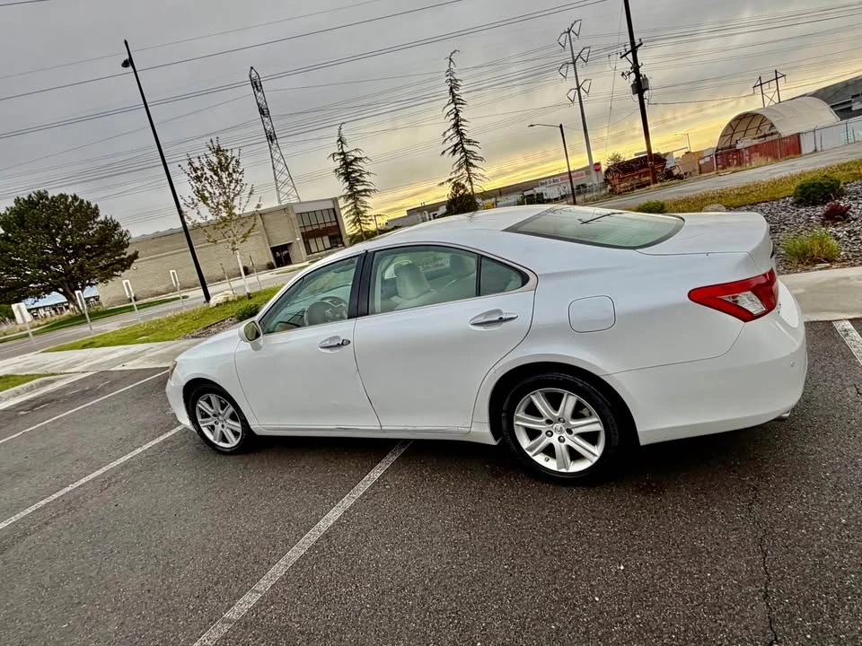 2008 Lexus ES 5th Gen - Image 5 of 9