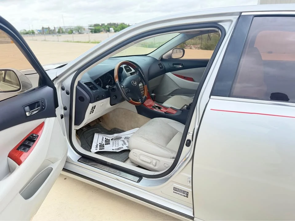 2008 Lexus ES 5th Gen - Image 5 of 17