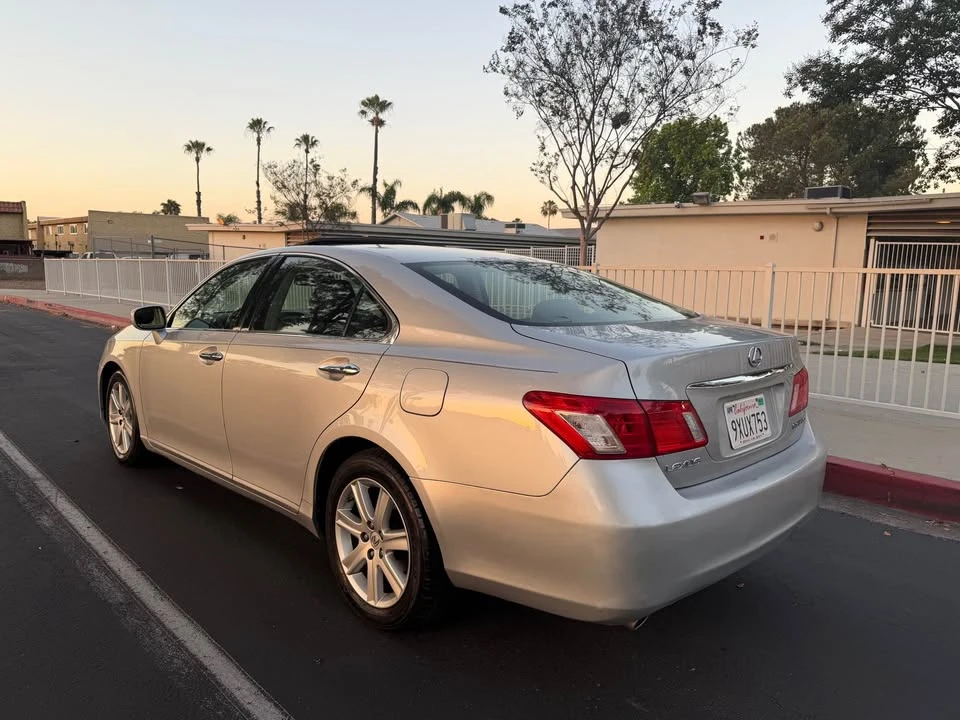 2008 Lexus ES 5th Gen - Image 5 of 12