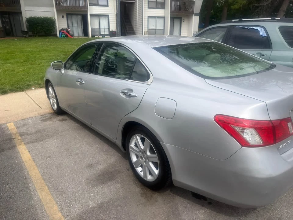2008 Lexus ES 5th Gen - Image 5 of 11