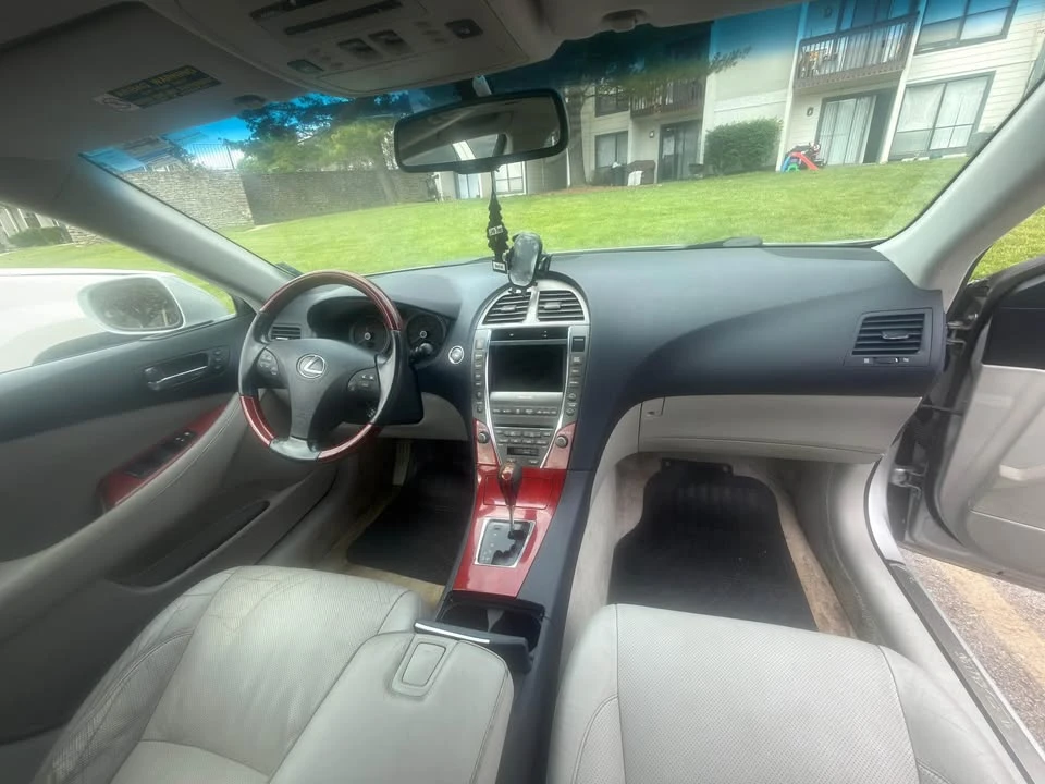 2008 Lexus ES 5th Gen - Image 9 of 11