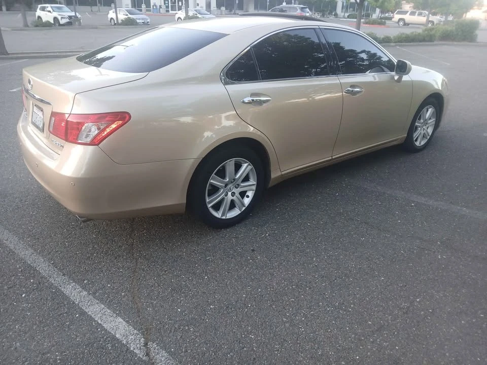 2008 Lexus ES 5th Gen - Image 2 of 3