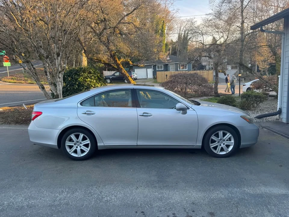 2008 Lexus ES 5th Gen - Image 2 of 8