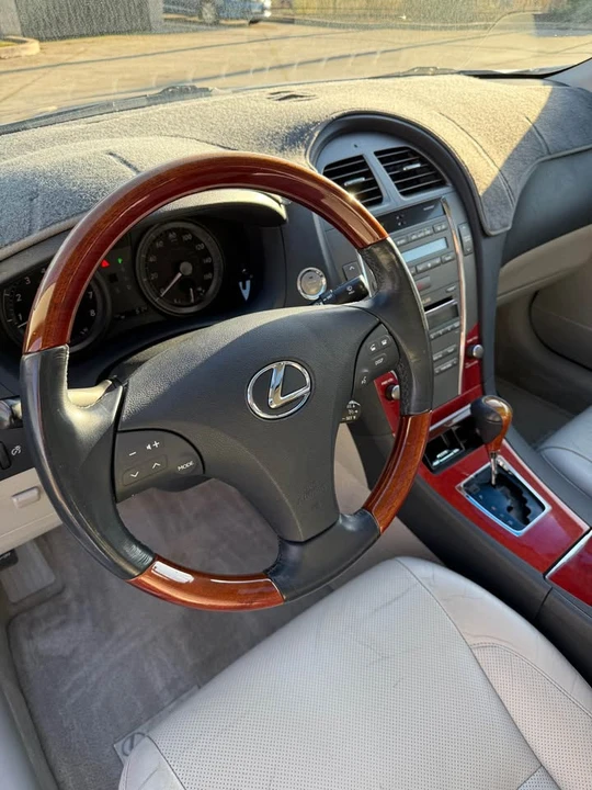 2008 Lexus ES 5th Gen - Image 9 of 19