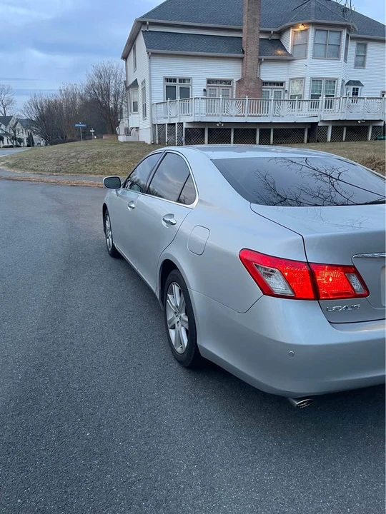 2008 Lexus ES 4th Gen - Image 2 of 10