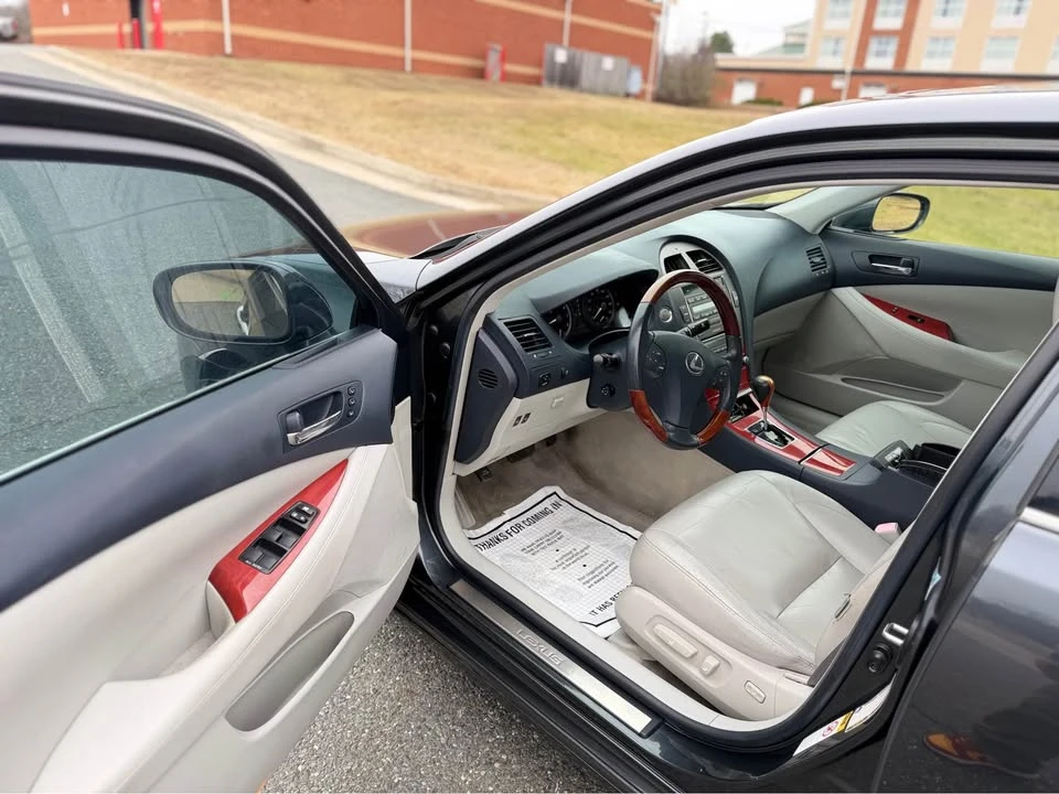 2008 Lexus ES 5th Gen - Image 10 of 20