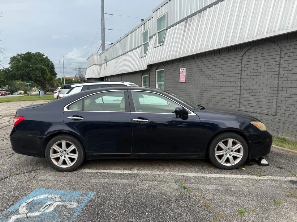 2008 Lexus ES 5th Gen - Image 4 of 17