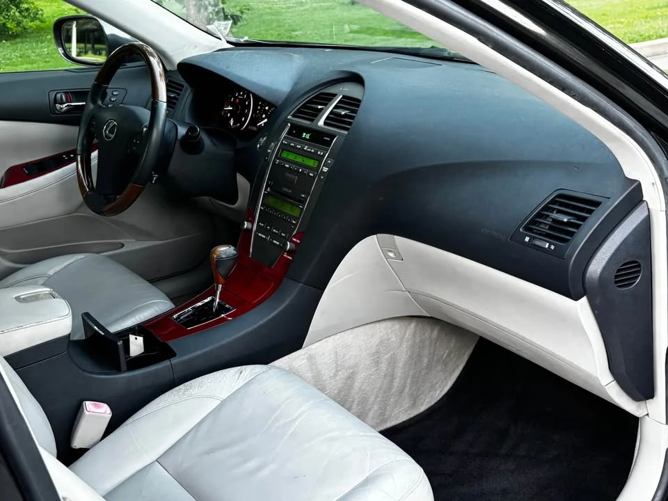 2008 Lexus ES 5th Gen - Image 10 of 19