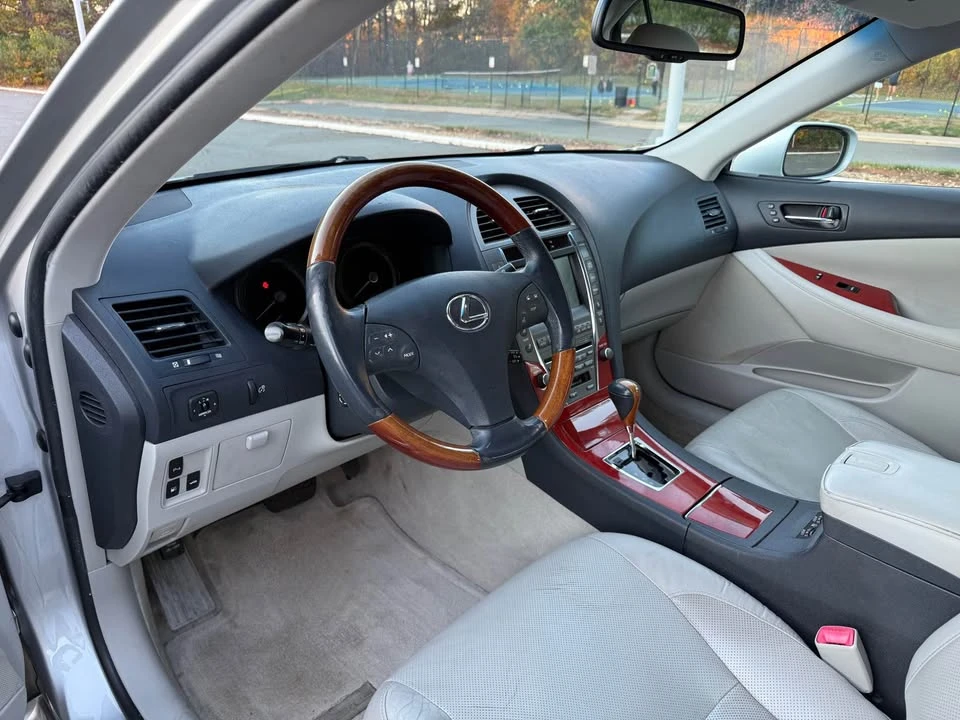 2008 Lexus ES 5th Gen - Image 9 of 20