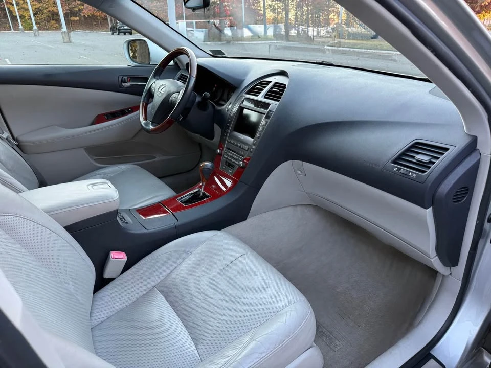 2008 Lexus ES 5th Gen - Image 11 of 20