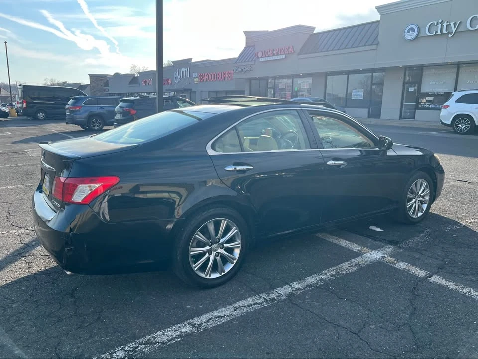 2008 Lexus ES 5th Gen - Image 5 of 10
