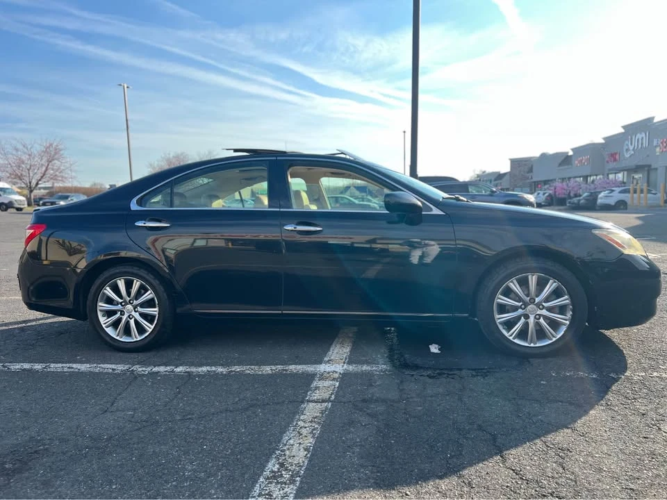 2008 Lexus ES 5th Gen - Image 3 of 10