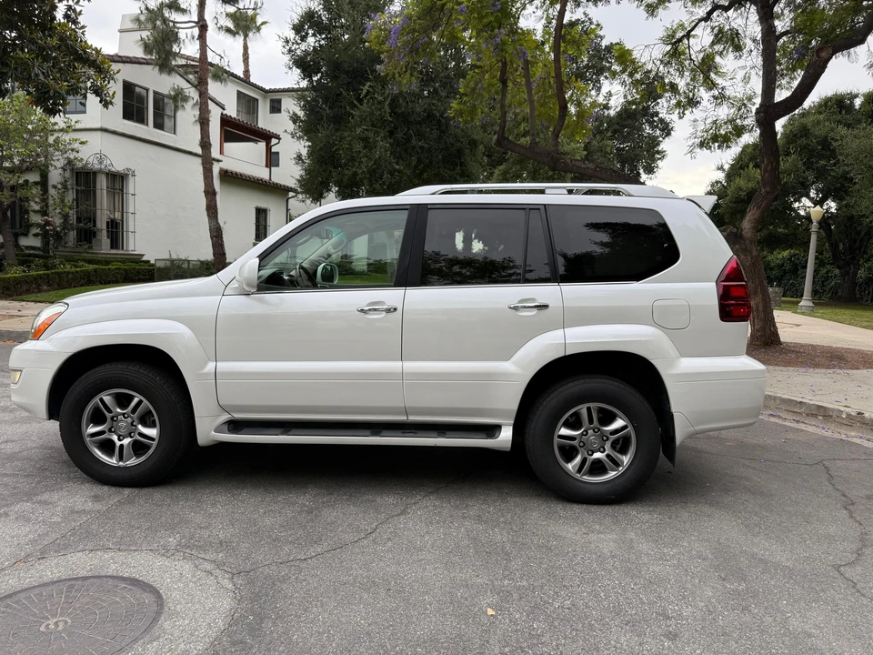 2008 Lexus GX 1st Gen - Image 11 of 31