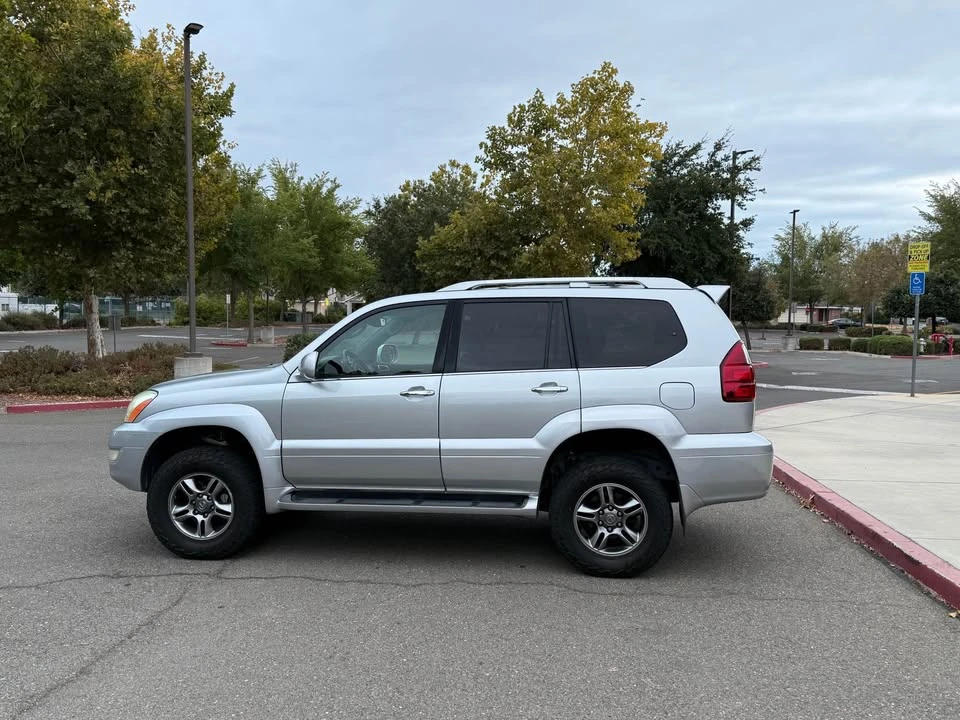 2008 Lexus GX 1st Gen - Image 2 of 9