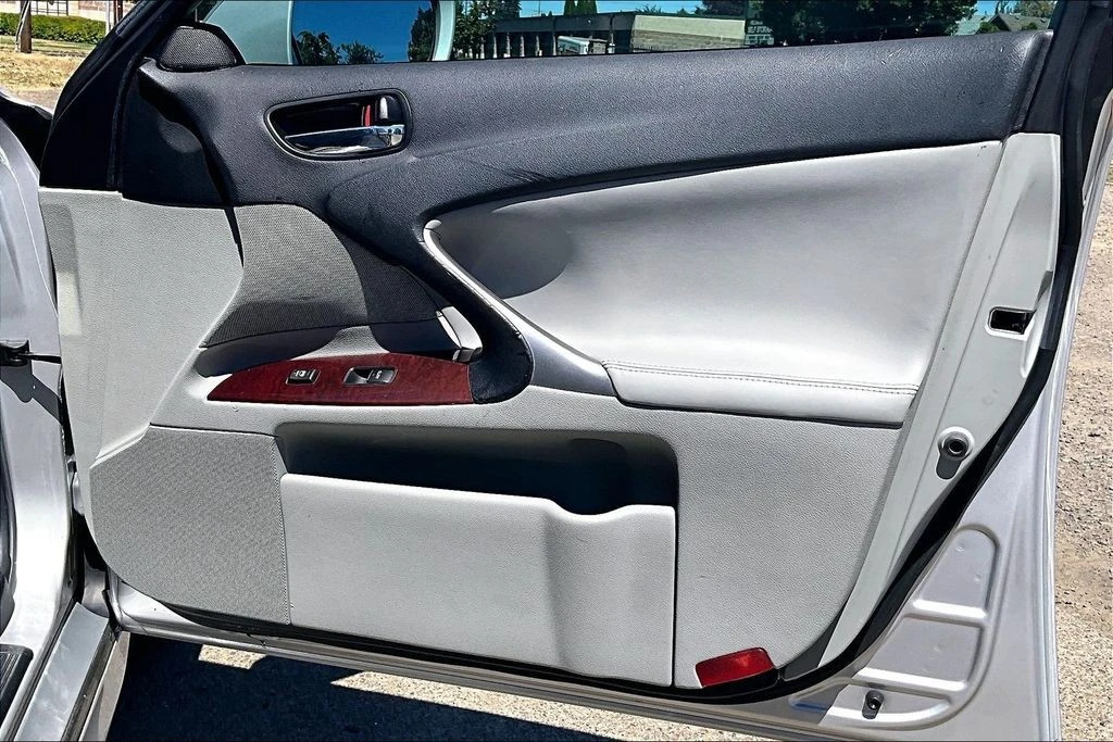 2008 Lexus IS 2nd Gen - Image 23 of 31